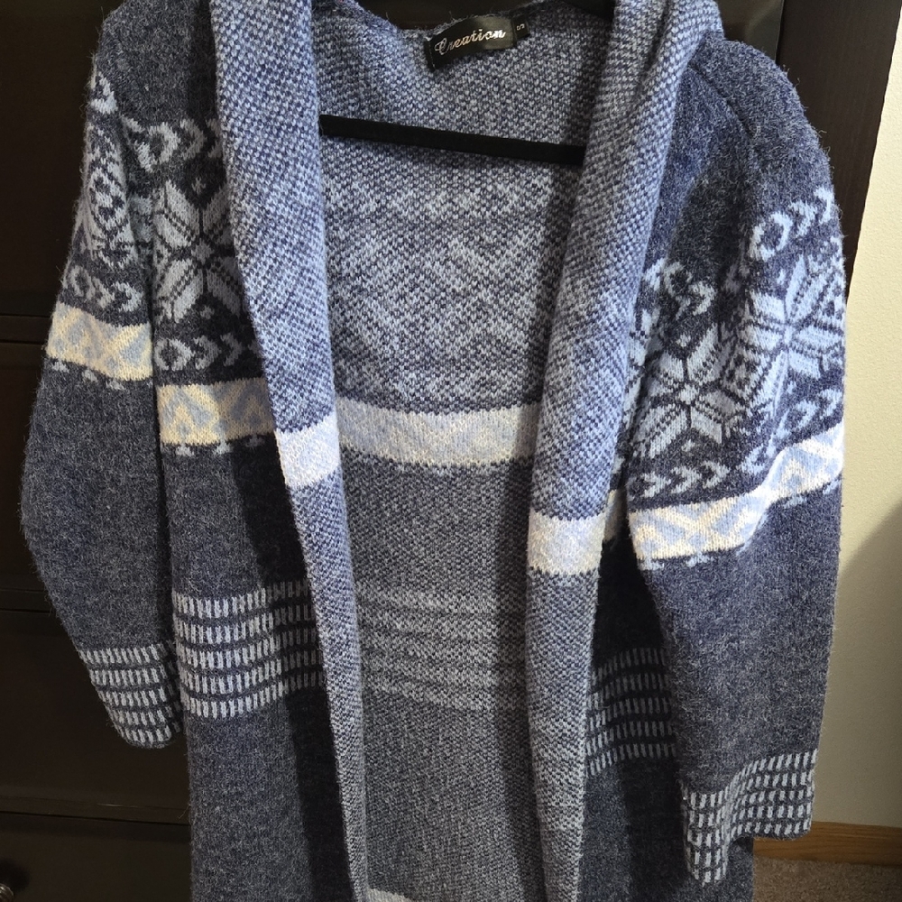 Recreation Blue and Cream Patterned Open-Front Women's Cardigan Sweater